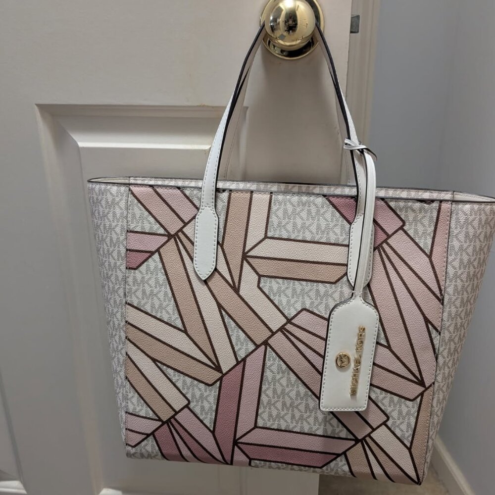 RARE WHITE KORS MK Michael Kors Limited Edition WHITE Tote-Pristine Condition